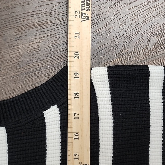 MANGO Crop V Sweater Vest sz Medium Black and White Striped - Picture 8 of 9